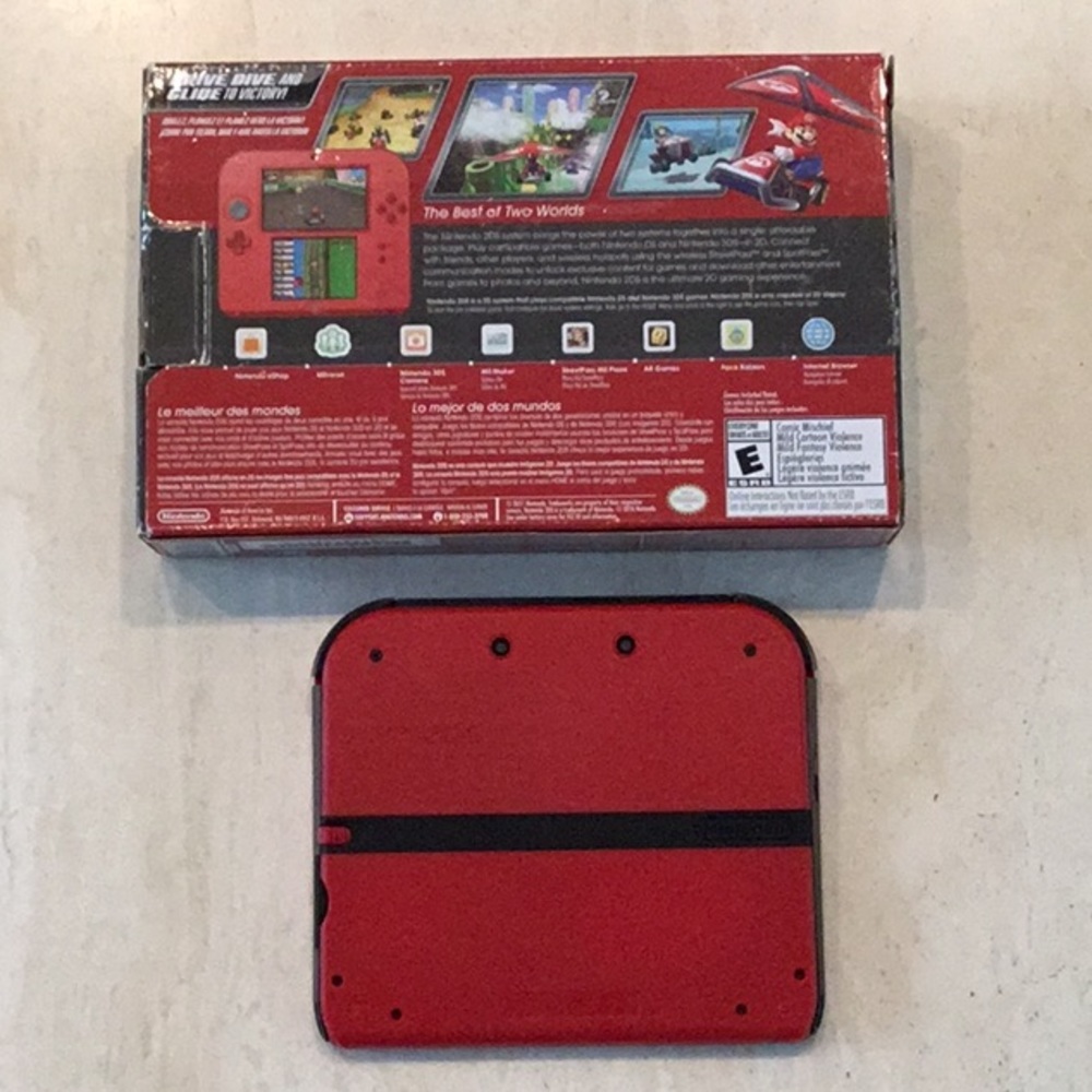 Mario Kart 7 Nintendo 2DS Console Handheld System Red & Charger Game & Box - Picture 10 of 16